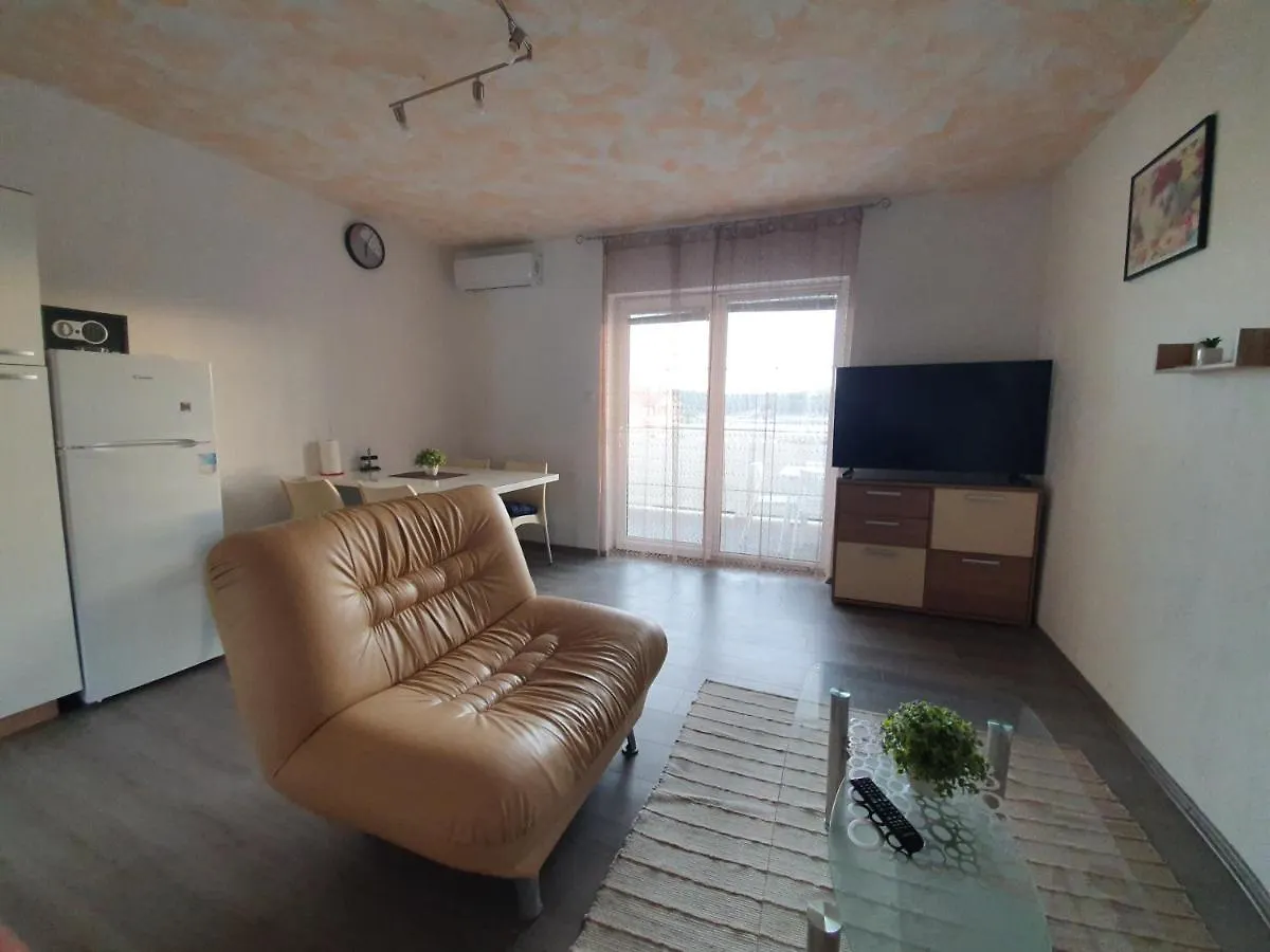 6 M, 50 M Do Plaze Apartment Barbat na Rabu