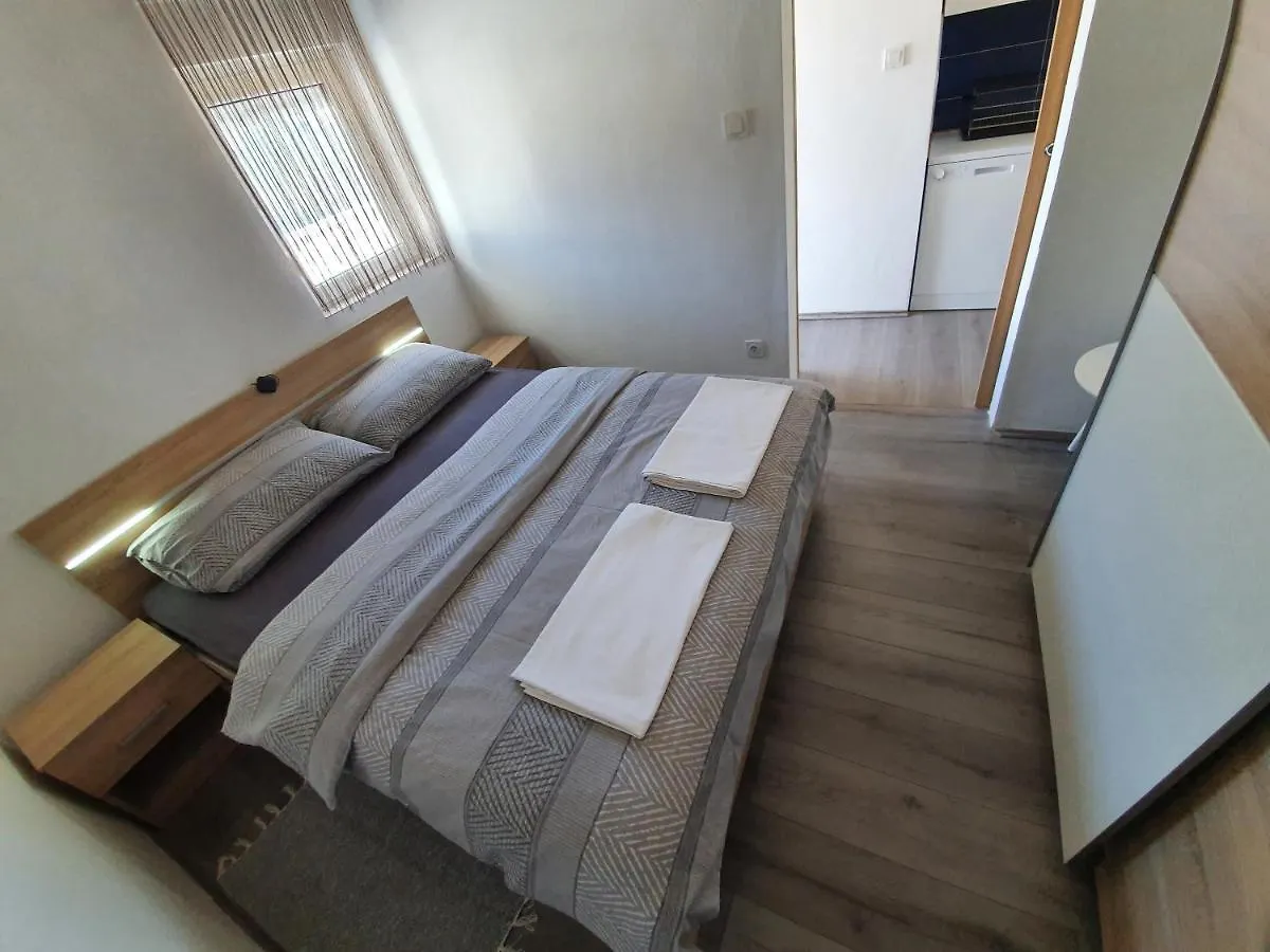 6 M, 50 M Do Plaze Apartment Barbat na Rabu