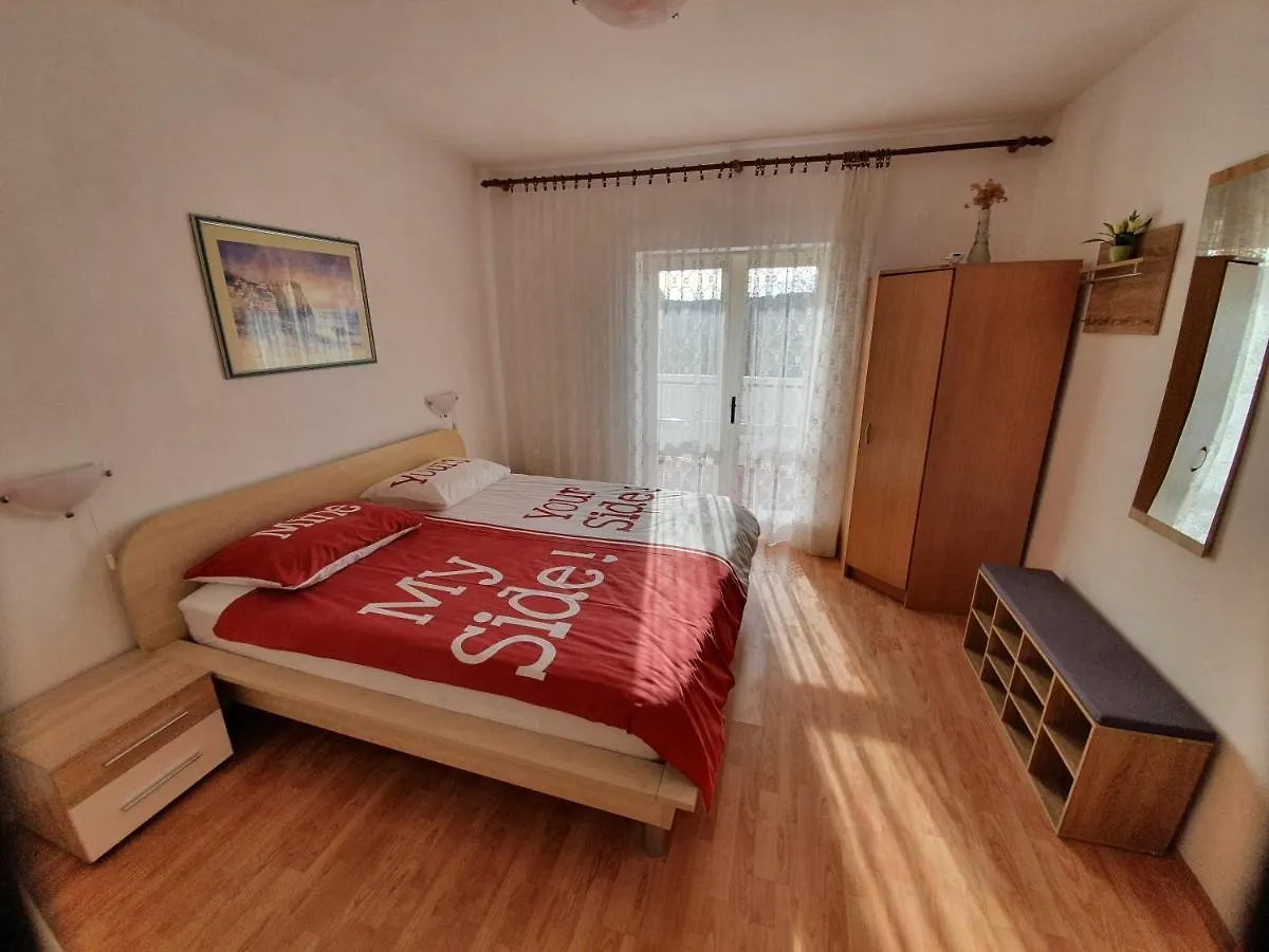 6 M, 50 M Do Plaze Apartment Barbat na Rabu