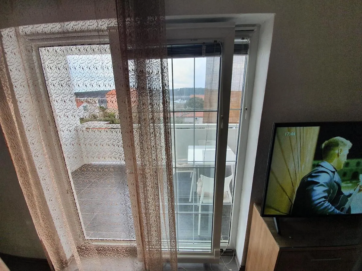 6 M, 50 M Do Plaze Apartment Barbat na Rabu