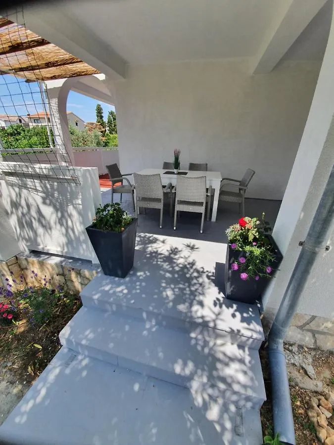 6 M, 50 M Do Plaze Apartment Barbat na Rabu 0*,
