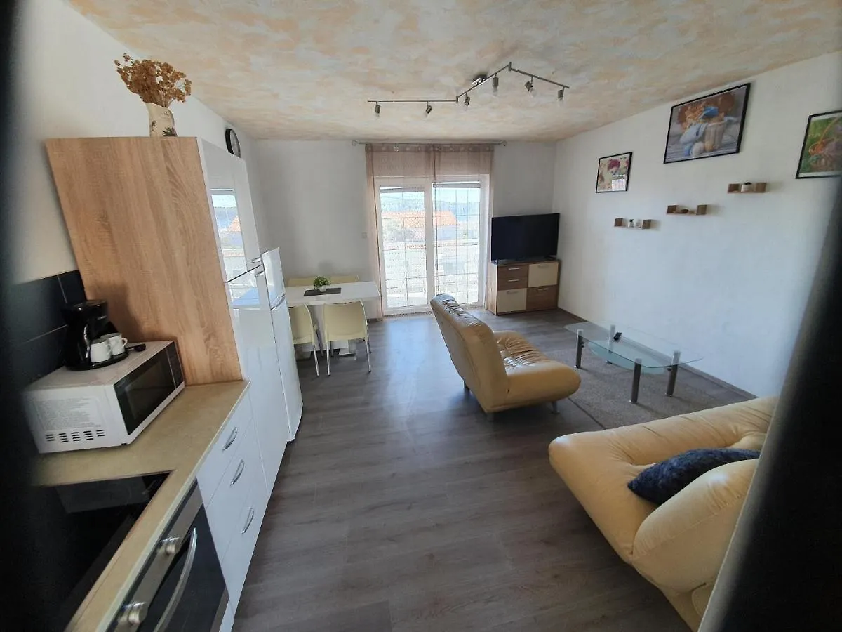 6 M, 50 M Do Plaze Apartment Barbat na Rabu