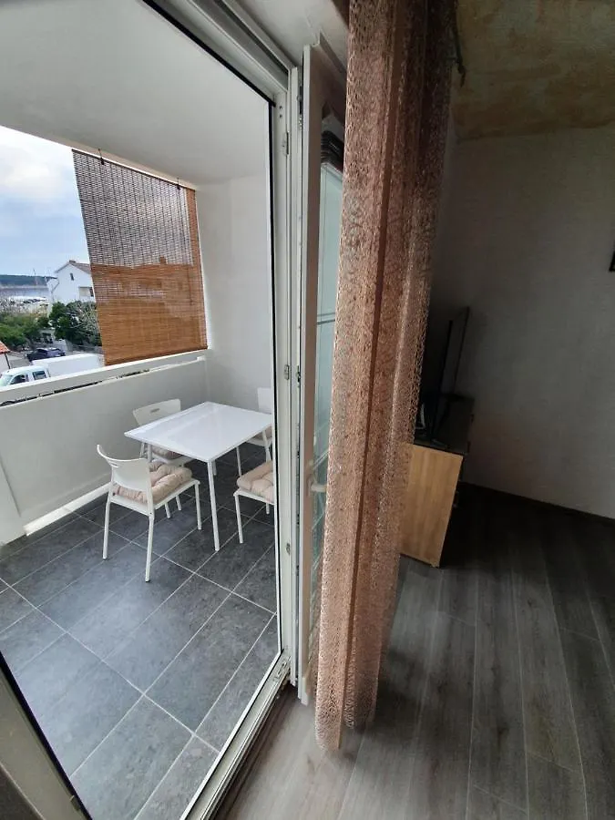 6 M, 50 M Do Plaze Apartment Barbat na Rabu