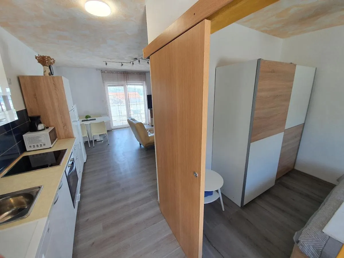 6 M, 50 M Do Plaze Apartment Barbat na Rabu Croatia