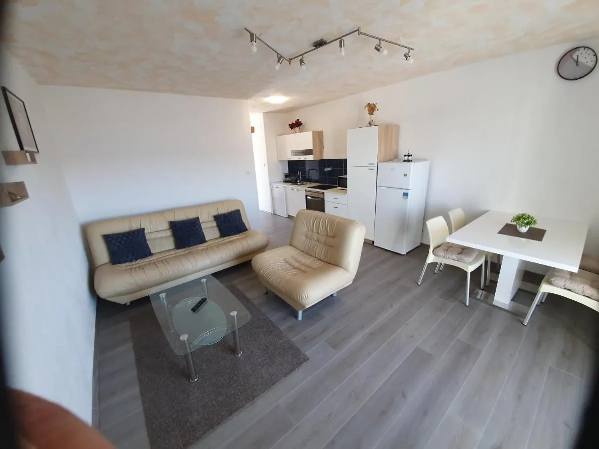 6 M, 50 M Do Plaze Apartment Barbat na Rabu Croatia
