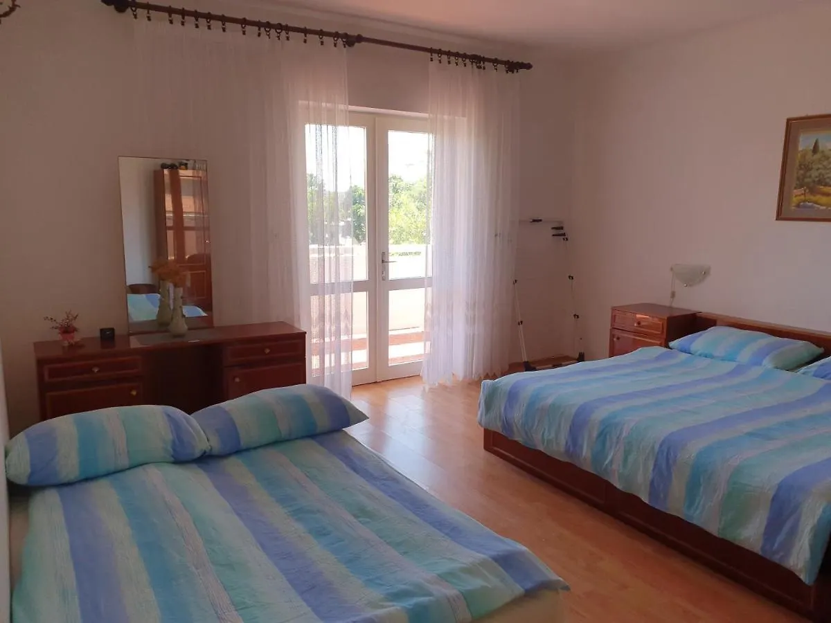6 M, 50 M Do Plaze Apartment Barbat na Rabu Croatia