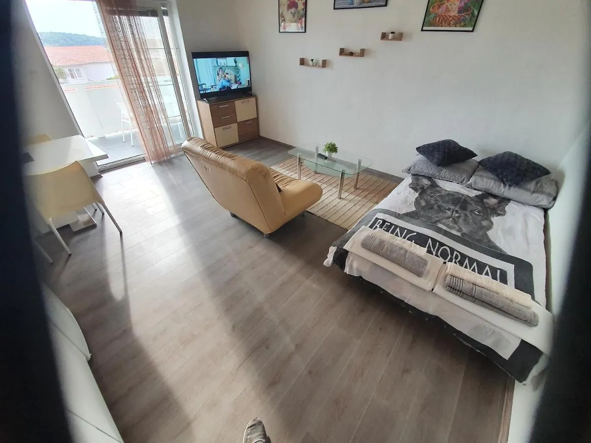6 M, 50 M Do Plaze Apartment Barbat na Rabu