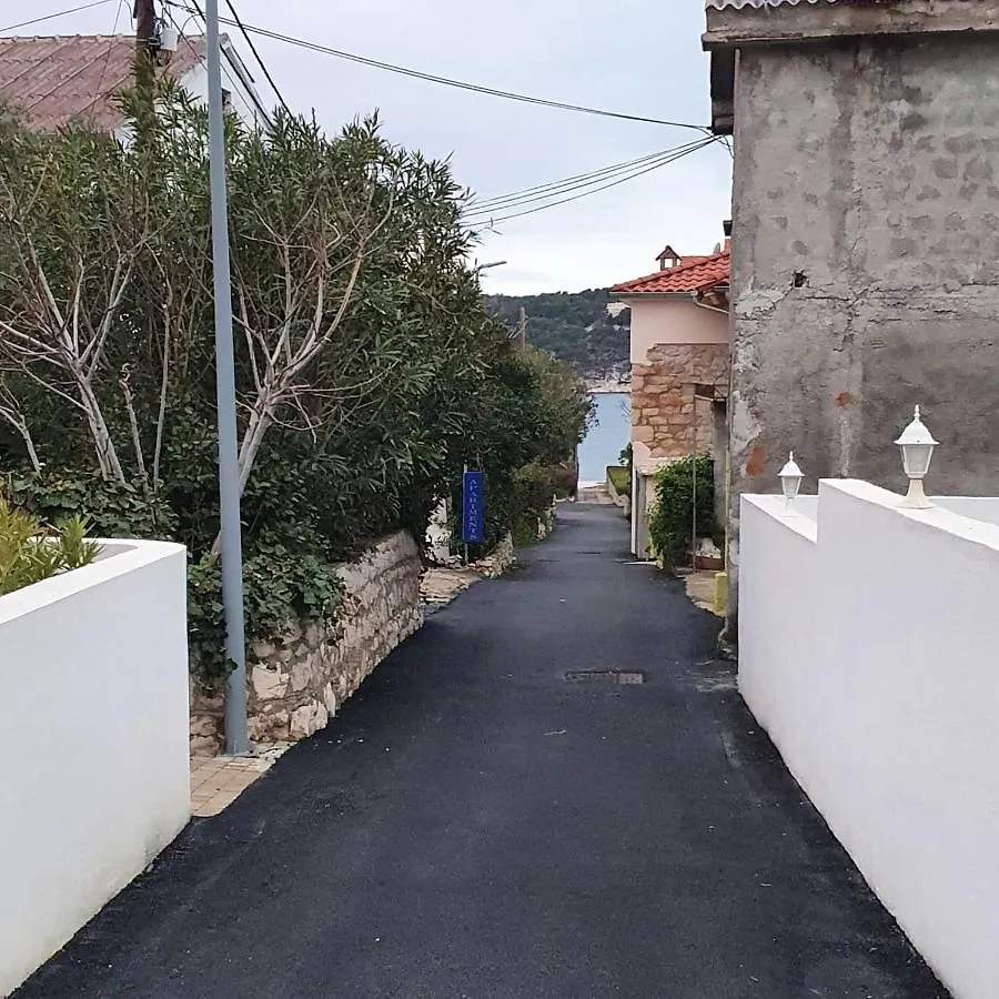 6 M, 50 M Do Plaze Apartment Barbat na Rabu