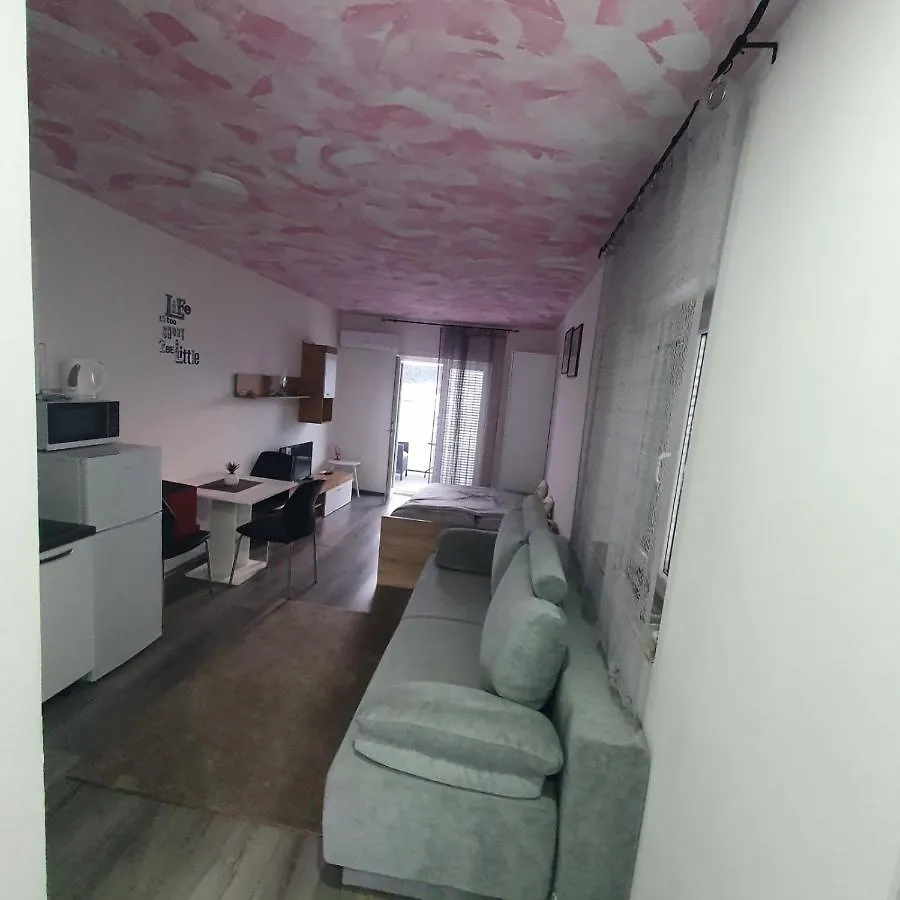 6 M, 50 M Do Plaze Apartment Barbat na Rabu