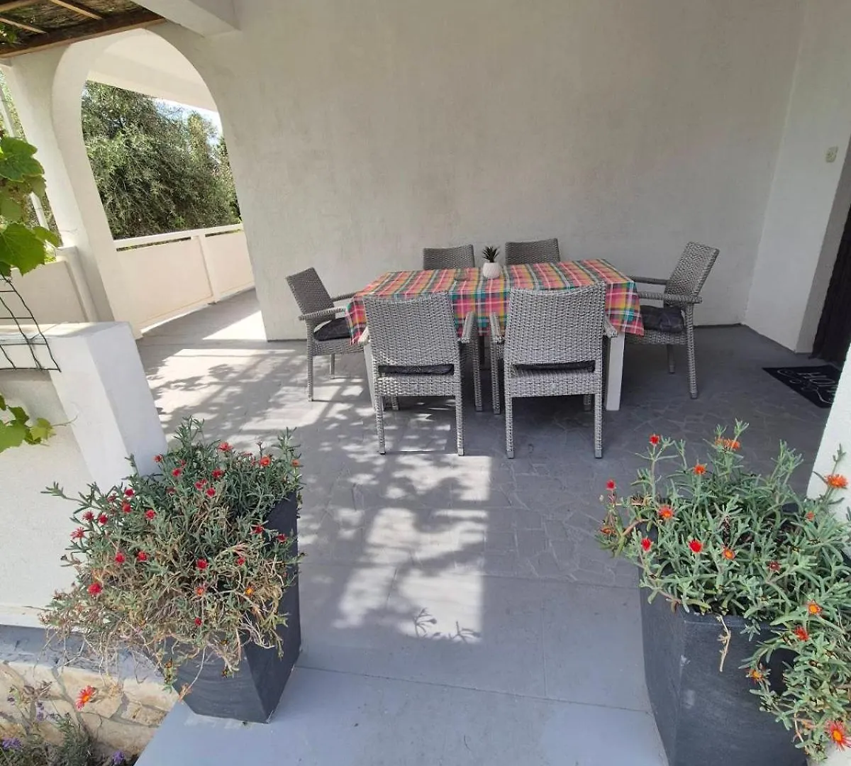 6 M, 50 M Do Plaze Apartment Barbat na Rabu 0*,