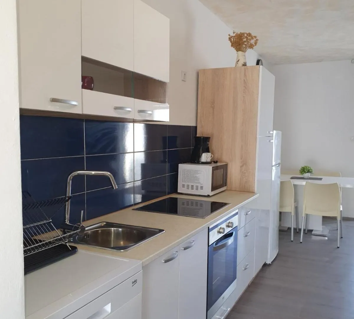 6 M, 50 M Do Plaze Apartment Barbat na Rabu