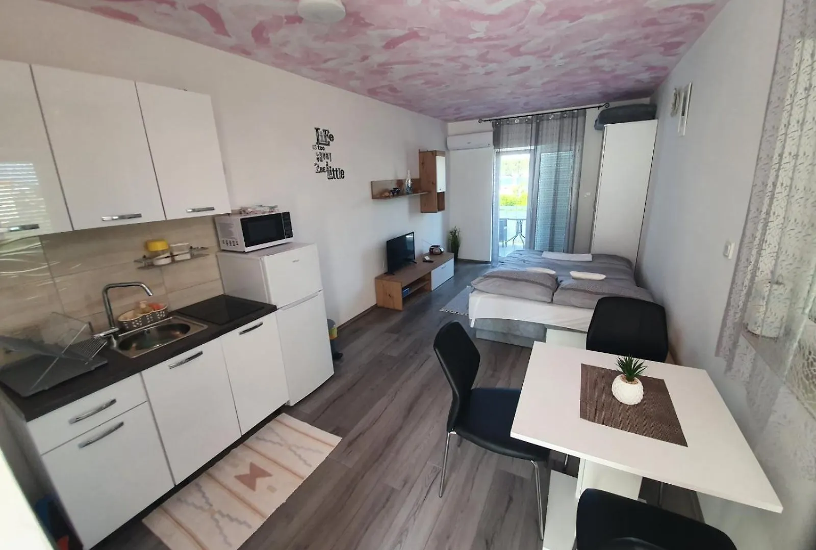 6 M, 50 M Do Plaze Apartment Barbat na Rabu 0*,  Croatia