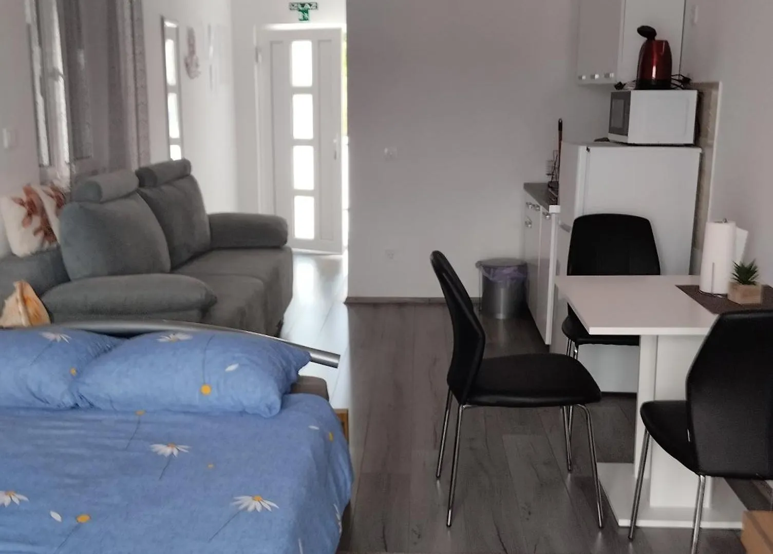 6 M, 50 M Do Plaze Apartment Barbat na Rabu