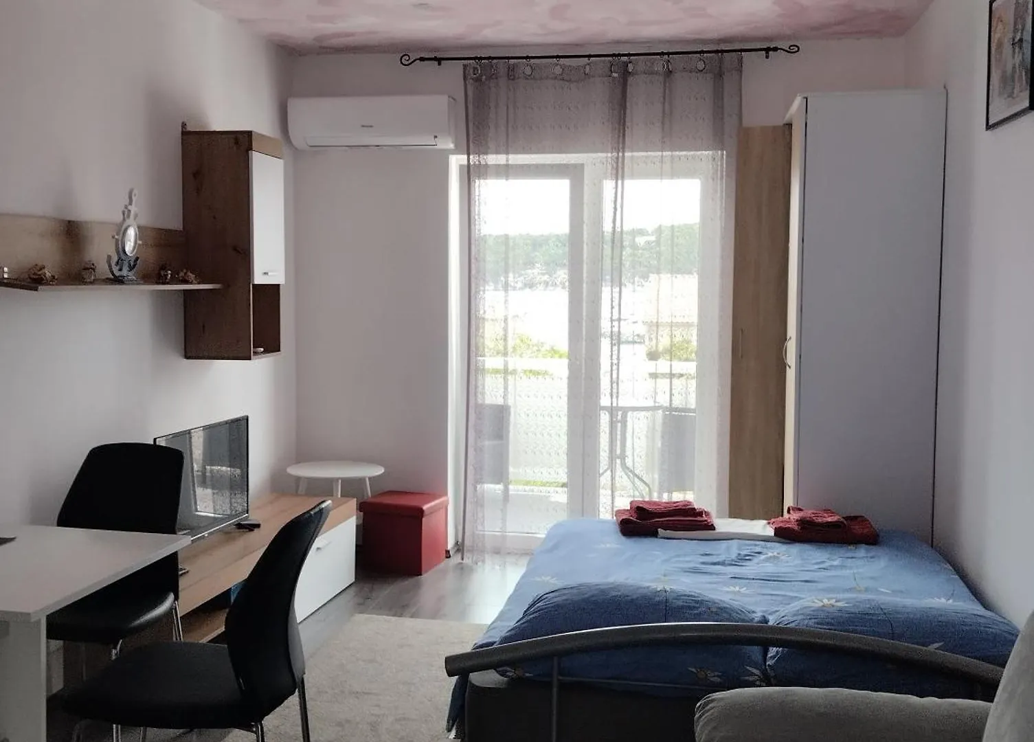6 M, 50 M Do Plaze Apartment Barbat na Rabu