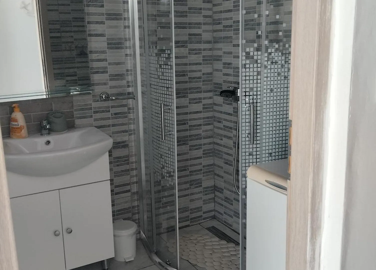 6 M, 50 M Do Plaze Apartment Barbat na Rabu