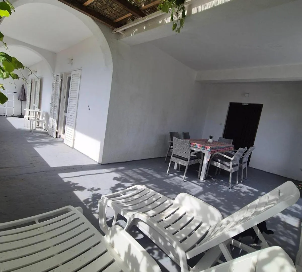 6 M, 50 M Do Plaze Apartment Barbat na Rabu
