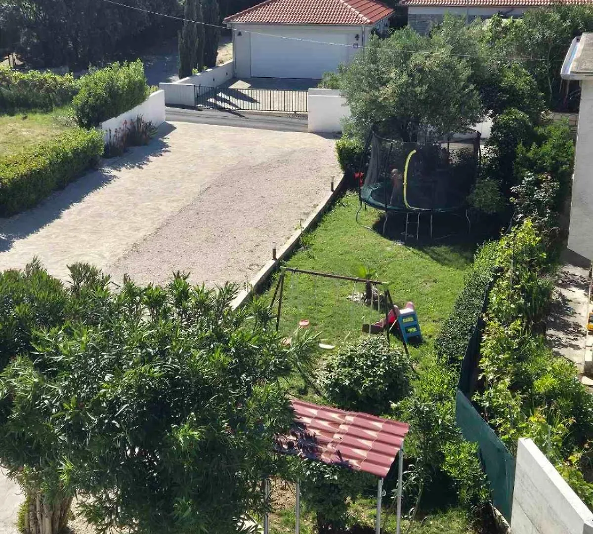 6 M, 50 M Do Plaze Apartment Barbat na Rabu