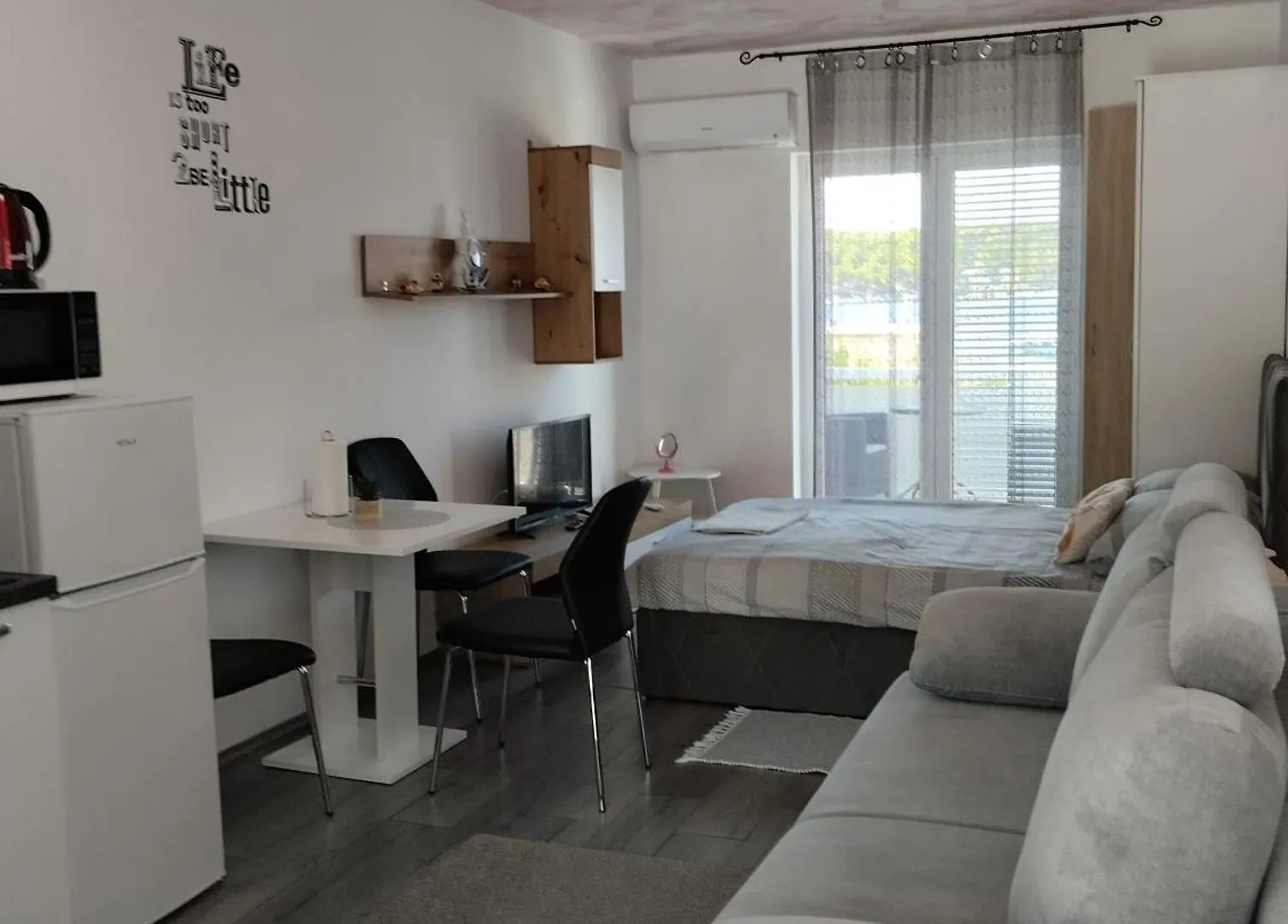 6 M, 50 M Do Plaze Apartment Barbat na Rabu Croatia