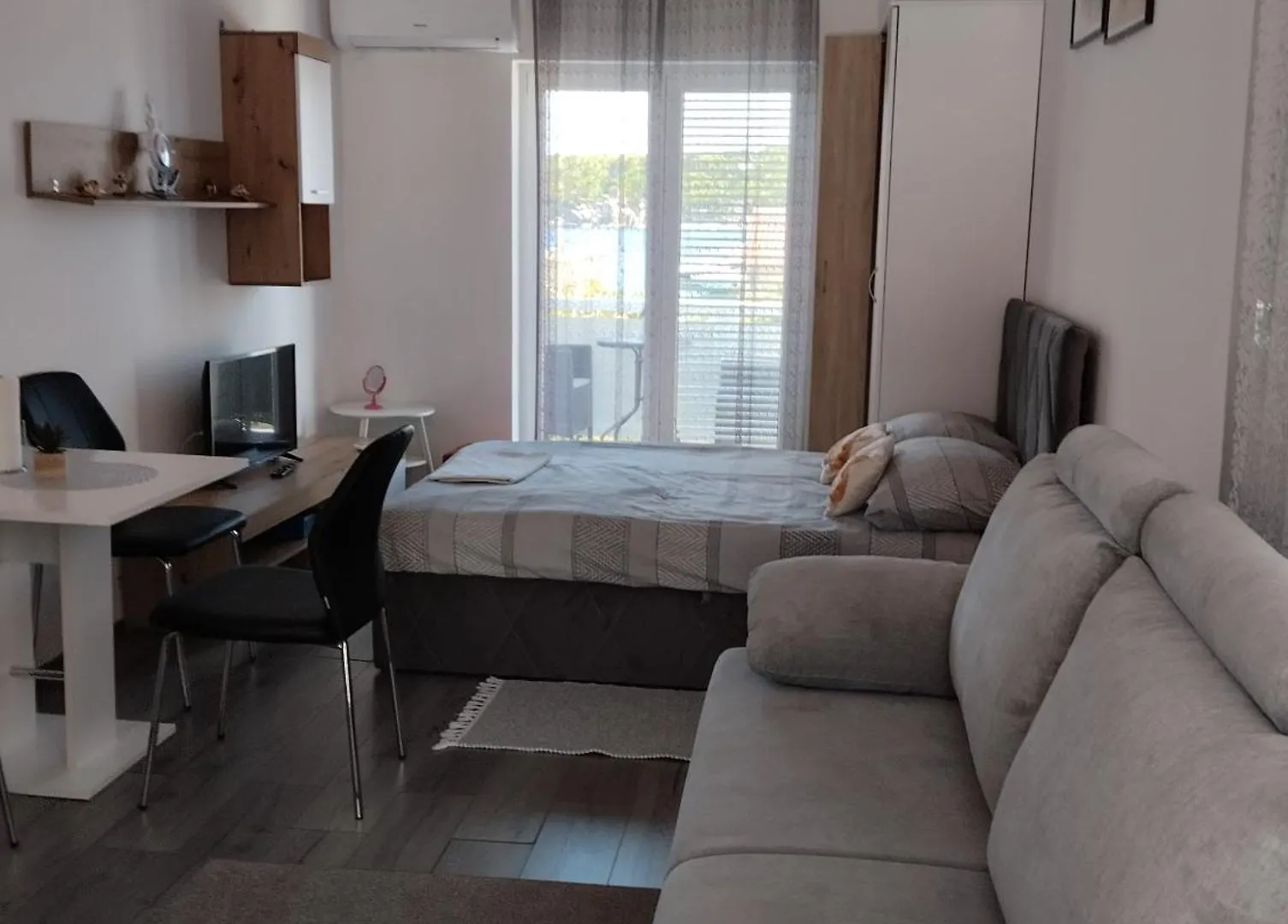 6 M, 50 M Do Plaze Apartment Barbat na Rabu 0*,  Croatia